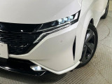 【LEDヘッドライト】悪天候や夜間走行時も良好な視界を確保し安心して運転できる高輝度LEDヘッドライトを装備!点灯速度が早く、消費電力も抑えられています。