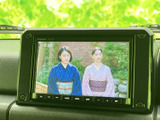 停車中に楽しめるTV機能。お気に入りの番組や映像で、休憩時間を有効活用できます。家族や友人と一緒に楽しむのもおすすめです。