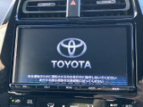 洗練されたデザインで快適なドライブをサポートします。直感的なインターフェースで、目的地設定や各種操作をスムーズに行えます。