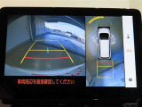 パノラミックビューモニター付きです。車両を上から見たような映像をディスプレイオーディオ画面に表示。運転席からの目視だけでは見にくい、車両周辺の状況をリアルタイムでしっかり確認できます。