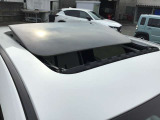 パノラマサンルーフで解放感ある快適車内