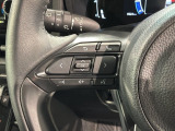 ステアリングにオーディオ操作スイッチが付いています。オーディオ画面に直接タッチしなくても操作が出来ますので、運転に集中できます。