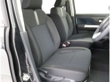 しっかりとした造りで、ホールド性のあるシート。快適な運転をお楽しみください