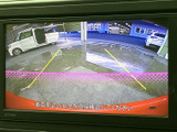 後方視界をサポートするモニター。駐車時の安全確認に役立ちます。運転に自信がない方にもおすすめです。安全なカーライフを。