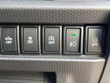 【スマートシティブレーキサポート】低速走行中に前方の車両等を認識し、衝突しそうな時は警報とブレーキで衝突回避と被害軽減をアシスト。より安全にドライブをお楽しみいただけます。