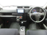 「中古車ハイブリッド保証」付き。ハイブリッド機構を無償で保証します。保証期間は、初度登録年月から10年目まで、またはロングラン保証が終わってから3年間。ただし累計走行距離が20万km以内です。