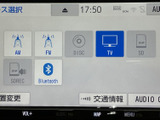 ラジオ、CD、SDカード、Bluetoothなど、多様なソースに対応。お好みの音楽を車内で楽しめます。