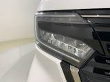 LEDヘッドライトは、点灯の瞬間から最大光量を発揮し、突然暗くなるトンネルなどでの安定感を高めます。