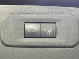 【パワーバックドア】スマートキーや運転席のボタンを押すだけでリアゲートが自動で開閉します!荷物を持っている時や、高い位置にあるバックドアを閉める際に便利な機能です♪