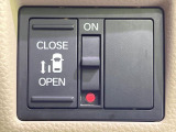【パワースライドドア】スマートキーや運転席のスイッチでスライドドアの開閉が可能♪電動だから力を入れてドアを開ける必要が無く、小さいお子様でも、重い荷物を持っている時もラクに開け閉めできます♪