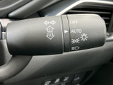 操作しやすい位置に配置されたウインカーレバー。スムーズな操作性で、安全な車線変更や右左折をサポートします。確実な操作感です。