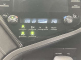DUALスイッチを押すと運転席側と助手席側で別々に温度調節ができるエアコンです