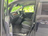運転席周りはシンプルで使いやすく、操作性も抜群です。快適なドライビングをサポートする機能が充実しています。