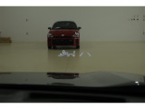 カラーヘッドアップディスプレイ付き。少ない視線移動で情報を確認できるので、運転の疲労軽減に繋がりますよ♪