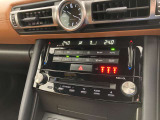 デュアルエアコンとは、運転席と助手席で、個別に温度設定ができる機能です。気温の感じ方は、人それぞれ違うもの。乗る人に優しい機能ですね。
