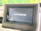 【ディスプレイオーディオ】お持ちのスマホやMP3プレイヤーとの無線接続で音楽再生が可能!コードで繋ぐわずらわしさも無く、手軽にお気に入りの音楽を楽しめます。