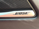【BOSEサウンドシステム】メーカーオプションの高品位サウンドシステムを搭載。専用のチューニングが施された大小様々なスピーカーから良質なサウンドが奏でられ、臨場感あふれる音響空間を演出します。
