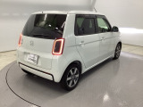 リアはプライバシーガラス付です。見た目もかっこいいですよね。また、太陽光を防ぐので冷房の効きを良くする効果もあるんです。エアコンを控えめにすれば燃費向上も見込めますよ。