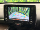 【バックカメラ】駐車時に後方がリアルタイム映像で確認できます。大型商業施設や立体駐車場での駐車時や、夜間のバック時に大活躍!運転スキルに関わらず、今や必須となった装備のひとつです!