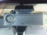 ◆【ドライブレコーダー】映像・音声などを記録する自動車用の装置です。もしもの事故の際の記録はもちろん、旅行の際の思い出としてドライブの映像を楽しむことができます。