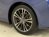 タイヤサイズは215/45R17!純正アルミホイール!残り溝は5ミリ程度です!