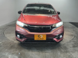 車の個性が現れるフロントデザイン。バランスの取れたフォルムは飽きが来ず、毎日のドライブを誇らしい気持ちにさせてくれる美しさです