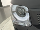 LEDヘッドライトは、点灯の瞬間から最大光量を発揮し、突然暗くなるトンネルなどでの安定感を高めます。