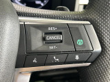 【レーダークルーズコントロール】高速道路での長距離走行が楽に!!自動で速度を保つクルーズコントロールが、衝突軽減システムと連携し、前方の車両を感知して車間を保つように速度調節してくれます!!