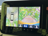 駐車時の安全性を高めるバックモニター。狭い場所でも、後方を確認しながらスムーズに駐車できます。運転に自信がない方にも安心です。