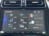 高精細なディスプレイが、ドライブをより快適にサポート。多彩な機能で、日々の移動を特別な時間に変えてくれます。ぜひ、その使いやすさを体験してください。