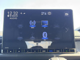 お気に入りの音楽やラジオをクリアな音質で楽しめます。様々なメディアに対応し、ドライブをより一層盛り上げます。快適な音響空間を提供します。