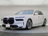 一目で伝わるBMW特有のスポーティーなプロポーションは、BMWの走行性能を生み出すのに欠かせない要因の一つです。細部まで拘りぬいたお車をぜひ一度ご覧ください!