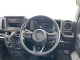 運転席まわりです。 各操作スイッチは使いやすい位置に配置されてます。