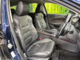 運転席シート廻りは使用感も少なく、良好な状態となっています。前オーナー様が丁寧に使っていたことがよくわかりますね。
