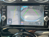 アラウンドビューモニターは、自車の前方・左側面映像をモニタ-に映して離合時・駐車時などにとても便利です。