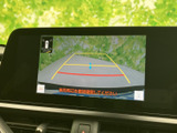 バック時の視界を広げ、安全な駐車をサポートします。狭い場所でもスムーズに駐車できます。運転に自信がない方にもおすすめです。