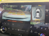 【パノラミックビューモニター】専用のカメラにより、上から見下ろしたような視点で360度クルマの周囲を確認することができます☆死角部分も確認しやすく、狭い場所での切り返しや駐車もスムーズに行えます。