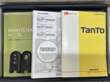 スマートキーは鍵をバッグに入れたままでもドアロックの開閉やエンジンのON・OFFができます。夜間や雨の日も鍵を探さなくて良いので便利です。
