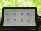 見やすいディスプレイが、運転中の操作をサポート。多彩な機能で、快適なドライブをさらに楽しむことができます。情報満載で安心です。