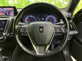 握りやすい形状で、快適な運転操作をサポートします。操作性の高さも魅力で、スムーズなハンドリングを実現します。ぜひ、その感触を確かめてください。