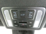【電動スライドドアボタン】 車内からも開閉可能なスライドドアスイッチが付いています☆ (^_-)-☆ お荷物を抱えてドアが開けられないなんて事もありますよね!そんなお連れ様にも喜ばれる♪親切な機能です