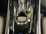 パーキングブレーキはスマートな電子制御式と合わせて渋滞時等にブレーキペダルから足を離しても停車状態を保持してくれるオートブレーキホールド機能で運転が楽になります。スタートはアクセルペダルを踏むだけ
