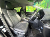 運転席シート廻りは使用感も少なく、良好な状態となっています。前オーナー様が丁寧に使っていたことがよくわかりますね。