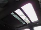 電動パノラミックサンルーフ(電動シェード付)