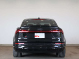 Audi SQ8 Sportback e-tron /アルミホイール5アームインターフィアレンスデザイン チタングレー 10.5Jx22 /Audi rings & ブラックスタイリング/デジタルマトリクスLEDヘッドライト