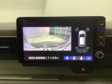 バックギアに入れますとご覧のような画像に自動的に切り替わります。車庫入れ時に役立ちます。