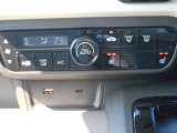 フルオートエアコンです☆運転席&助手席にシートヒーター装備です☆充電用USBジャックも付いていて便利です!(Type-c)