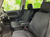 視界の良い運転席は、運転のしやすさを追求しています。快適なドライブをサポートする機能も充実しています。