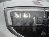 【アダプティブLEDヘッドライト】夜間走行時対向車を感知し、対向車がいるところだけ自動でハイビームの切り替えをしてくれるので、良好な視界を確保し安心して運転できます☆