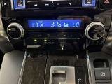 左右独立温度コントロールフルオートエアコンです。運転席、助手席それぞれで独立して温度設定ができます。冷え性の方が乗っても安心ですね♪